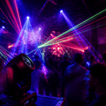 jeux de lumiere pour dj sur piste de danse