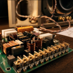 Carte de gestion trois voies audio avec filtres : compatibilité 200W 300W
