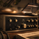 Meilleur ampli hifi de tous les temps : ampli vintage intégré noir et aluminium